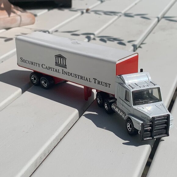 4pc Collectible Semi-Trucks - Picture 6 of 15